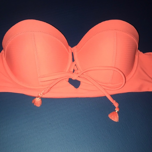 Aeropostale’s bikini top. - Picture 1 of 3